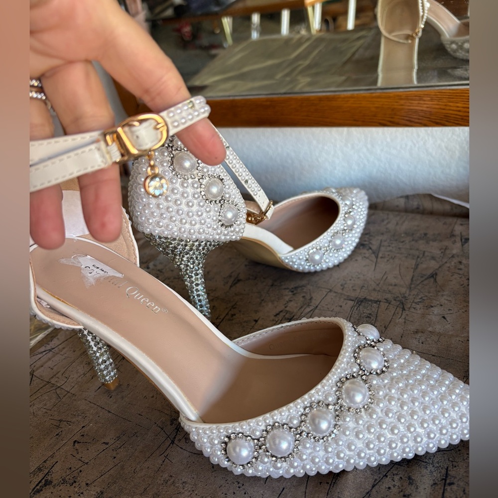 Crystal Queen rhinestone pump. wedding or formal white pearl sz 40(9)